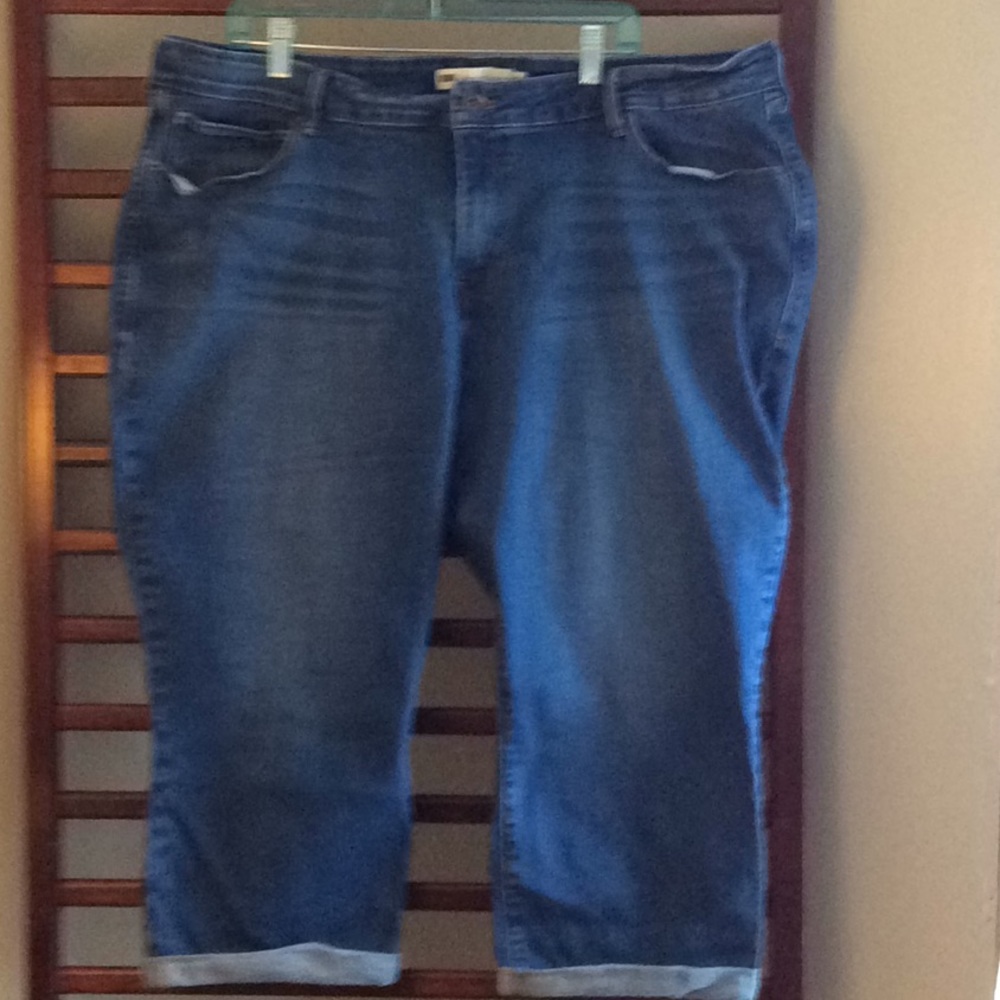 Levis Capris